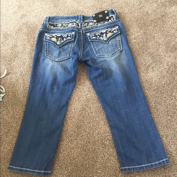 Miss Me Wing & Flower Capri denim. - Picture 5 of 9